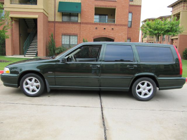 1998 Volvo V70 Base