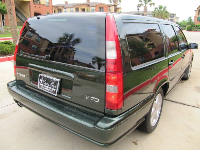 1998 Volvo V70 Base