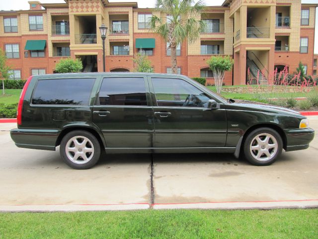 1998 Volvo V70 Base