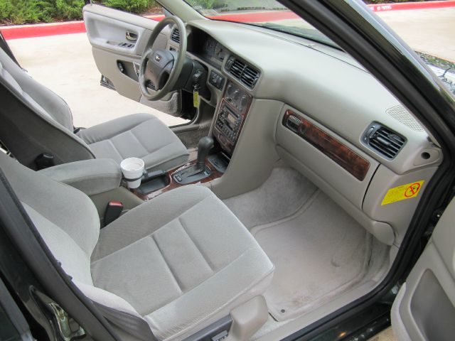 1998 Volvo V70 Base