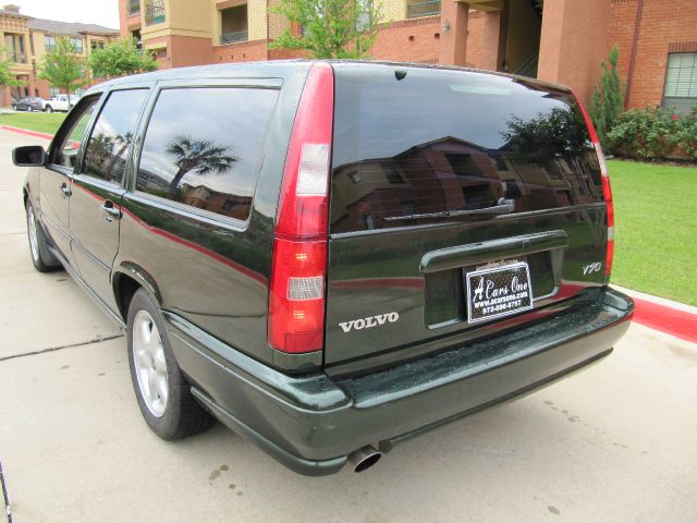 1998 Volvo V70 Base