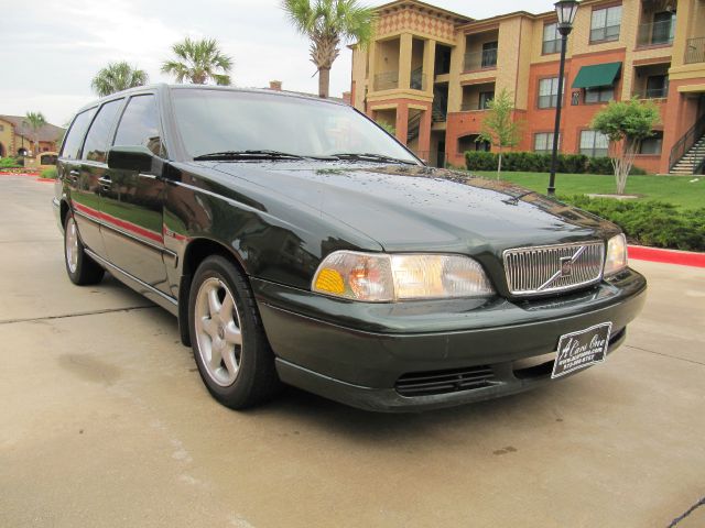 1998 Volvo V70 Base