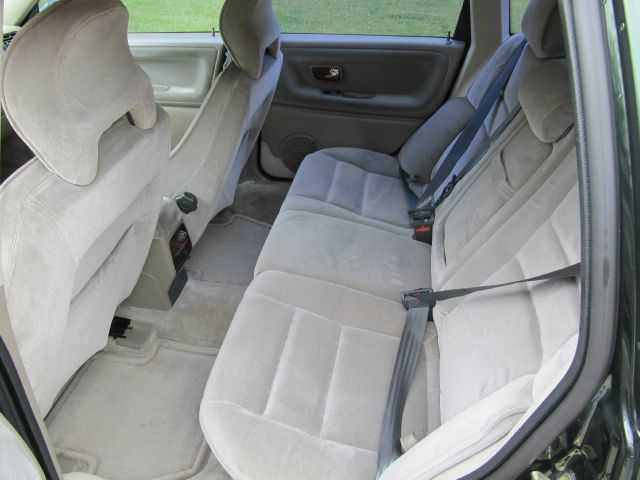 1998 Volvo V70 Base