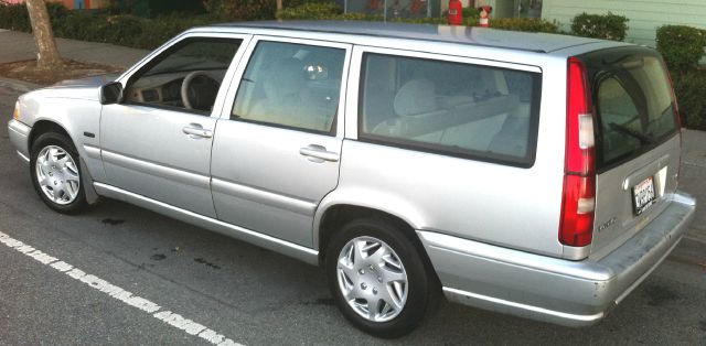 1998 Volvo V70 Base