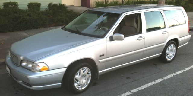 1998 Volvo V70 Base