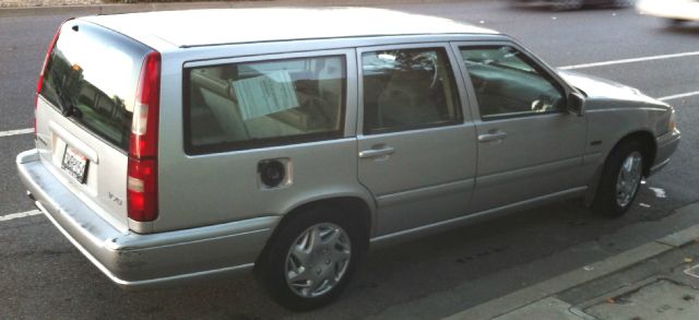 1998 Volvo V70 Base