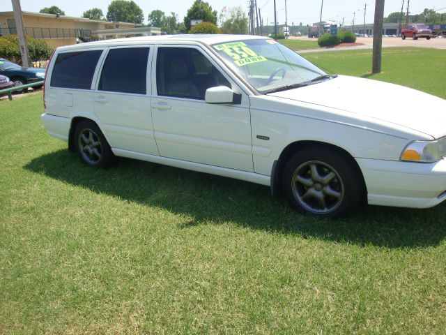 1998 Volvo V70 Base