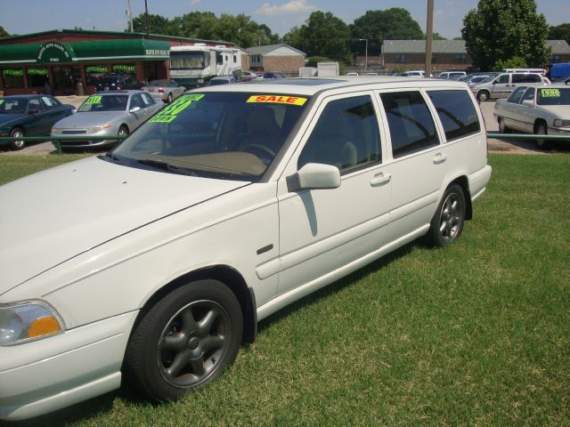 1998 Volvo V70 Base