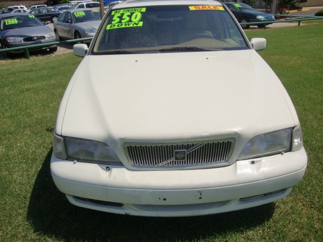 1998 Volvo V70 Base