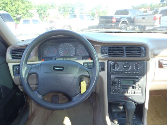 1998 Volvo V70 Base