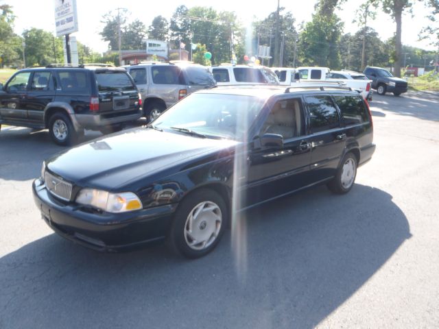 1998 Volvo V70 Base