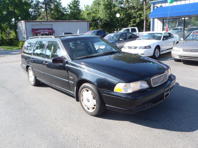 1998 Volvo V70 Base