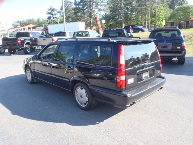 1998 Volvo V70 Base