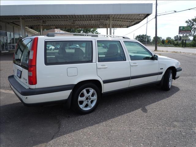 1998 Volvo V70 LE Passenger Van