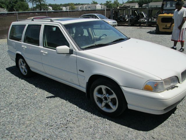 1998 Volvo V70 EX - DUAL Power Doors