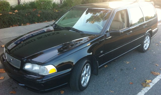 1999 Volvo V70 LS Special Value