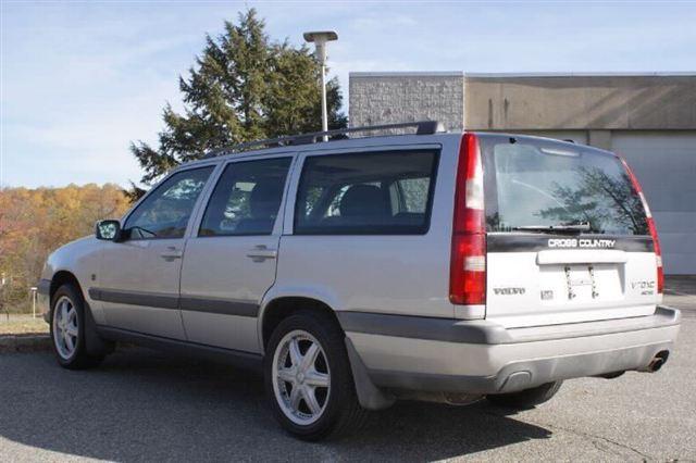 2000 Volvo V70 4DR SDN XLE V6