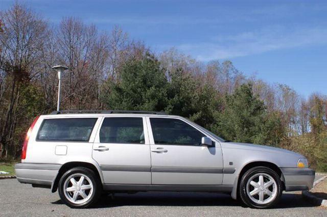 2000 Volvo V70 4DR SDN XLE V6