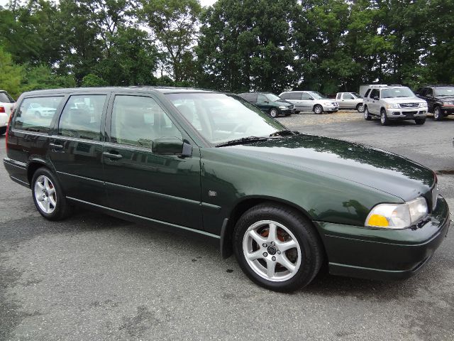 2000 Volvo V70 S V6 2WD