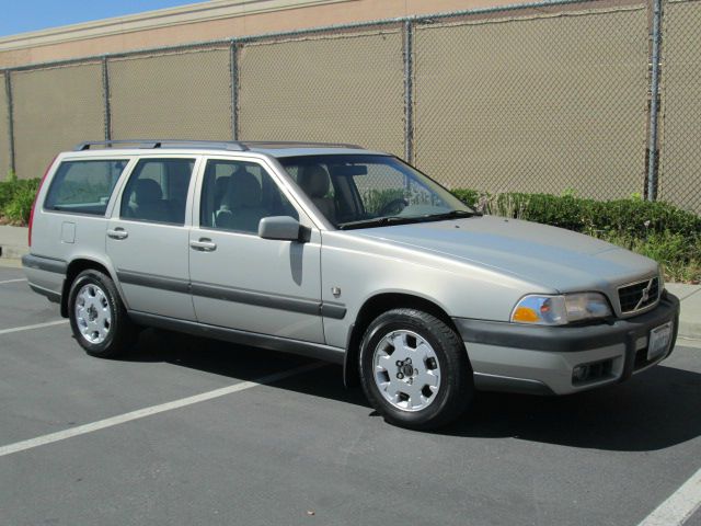 2000 Volvo V70 EX - DUAL Power Doors