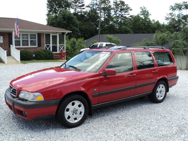 2000 Volvo V70 EX - DUAL Power Doors