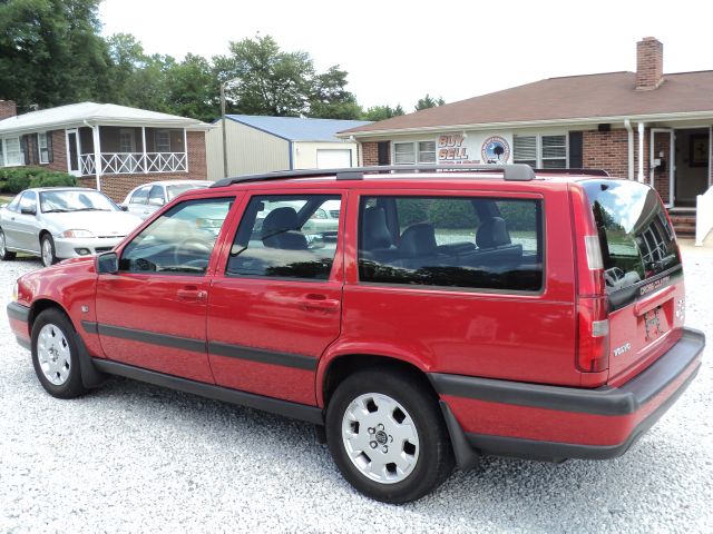 2000 Volvo V70 EX - DUAL Power Doors