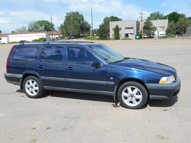 2000 Volvo V70 EX - DUAL Power Doors