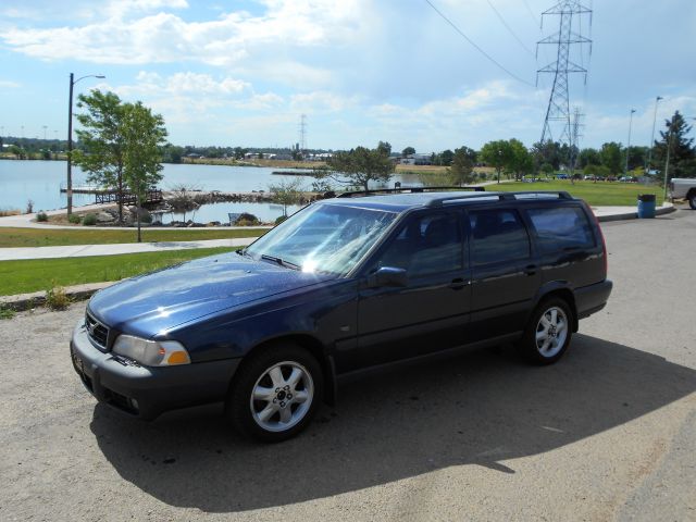 2000 Volvo V70 EX - DUAL Power Doors