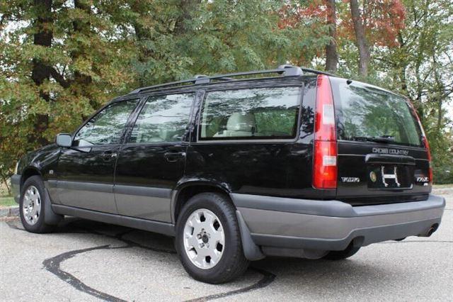 2000 Volvo V70 4DR SDN XLE V6