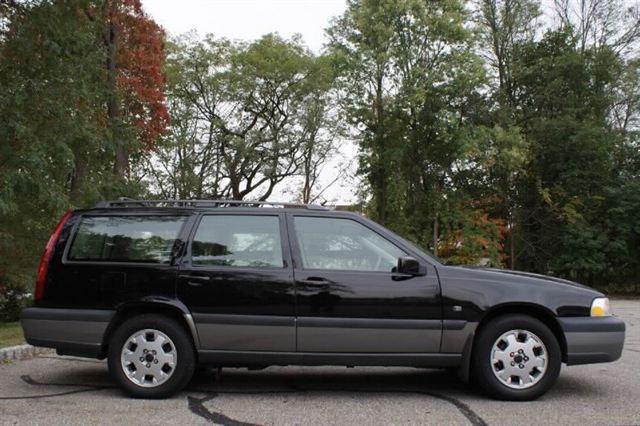 2000 Volvo V70 4DR SDN XLE V6