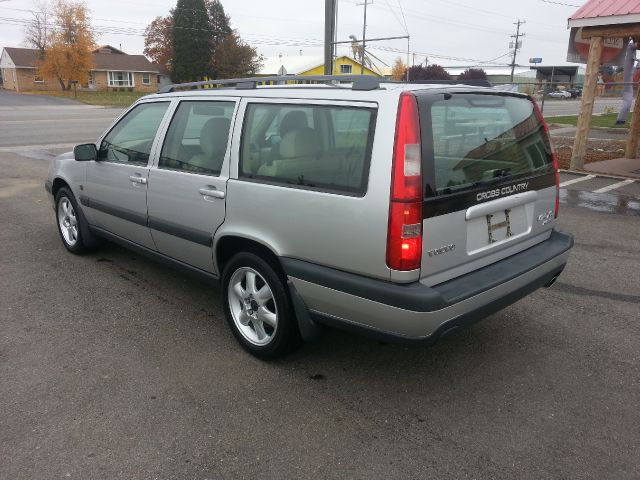 2000 Volvo V70 EX - DUAL Power Doors