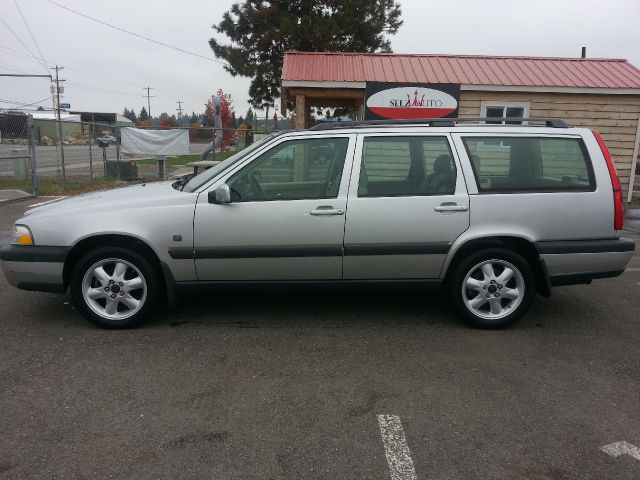 2000 Volvo V70 EX - DUAL Power Doors