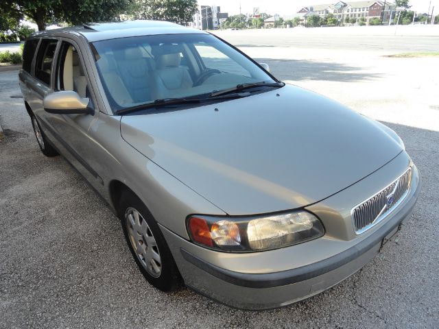 2001 Volvo V70 2.5i Sedan 4D