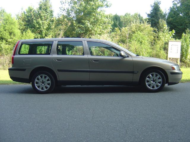 2002 Volvo V70 4WD 4dr Sport