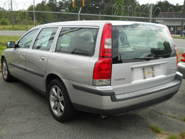 2002 Volvo V70 I W/premium Pkg