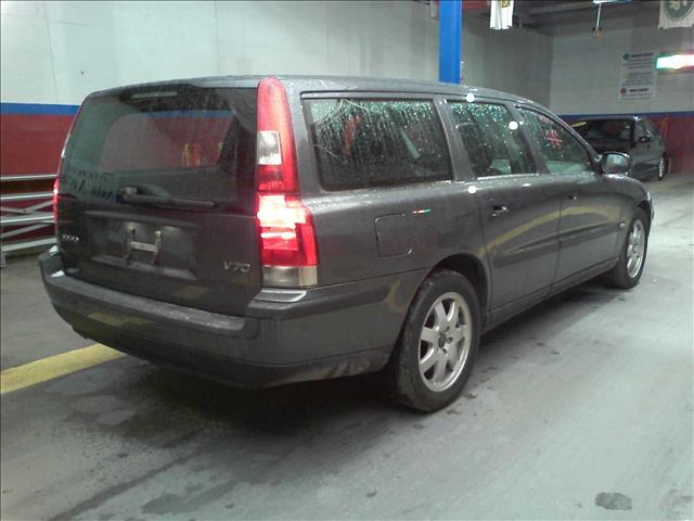 2003 Volvo V70 2.2L Manual