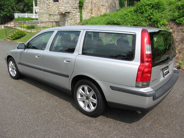 2003 Volvo V70 I W/premium Pkg