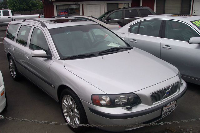 2004 Volvo V70 4WD 4dr Sport