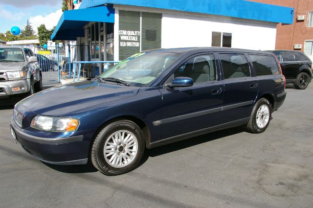 2004 Volvo V70 Touring Pkg 1