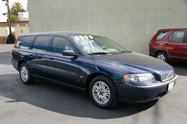 2004 Volvo V70 Touring Pkg 1