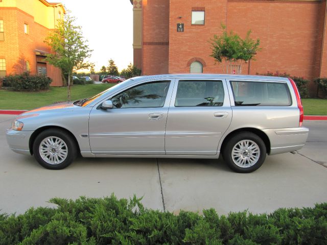 2005 Volvo V70 4WD 4dr Sport