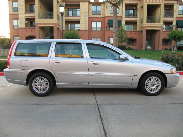 2005 Volvo V70 4WD 4dr Sport