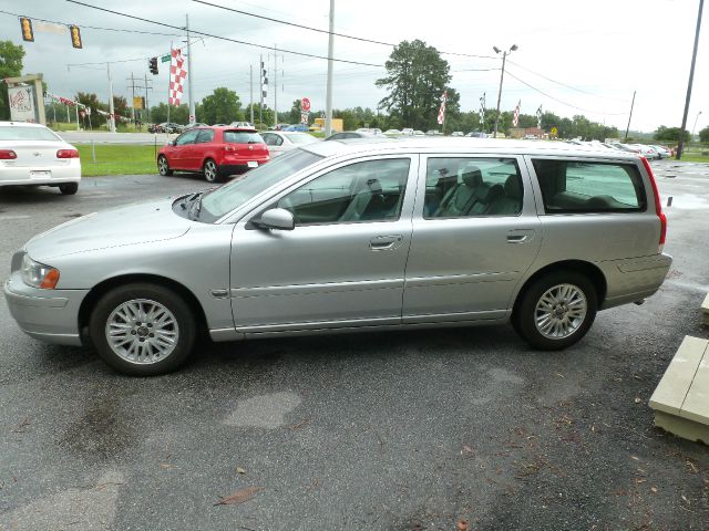 2005 Volvo V70 4WD 4dr Sport