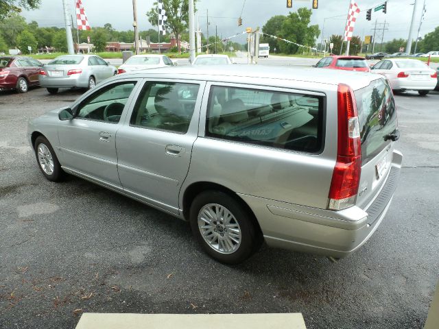 2005 Volvo V70 4WD 4dr Sport