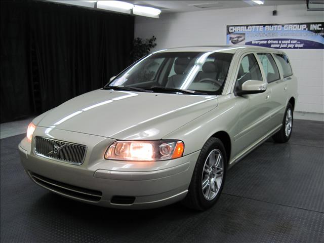 2007 Volvo V70 Reg Cab 137 WB, 60.0 CA DR