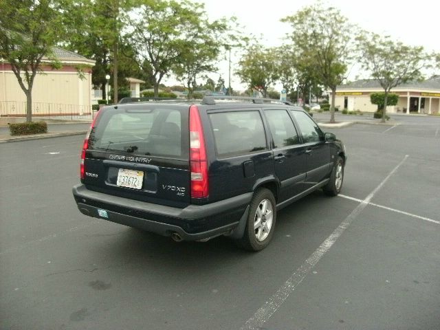 1999 Volvo V70 XC LE 4D Passenger Van