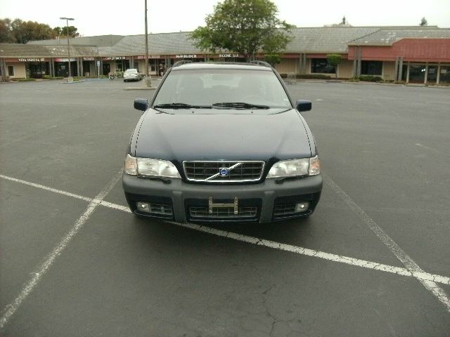 1999 Volvo V70 XC LE 4D Passenger Van