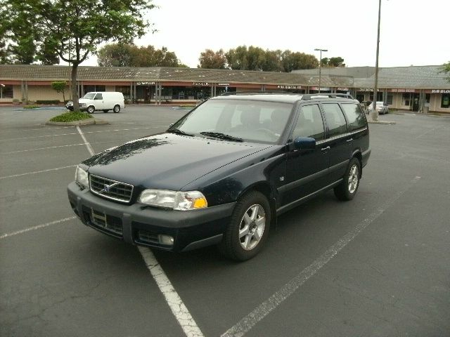 1999 Volvo V70 XC LE 4D Passenger Van