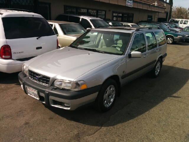 2000 Volvo V70 XC Unknown