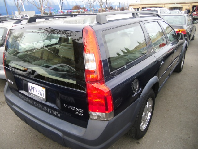 2001 Volvo V70 XC EX - DUAL Power Doors